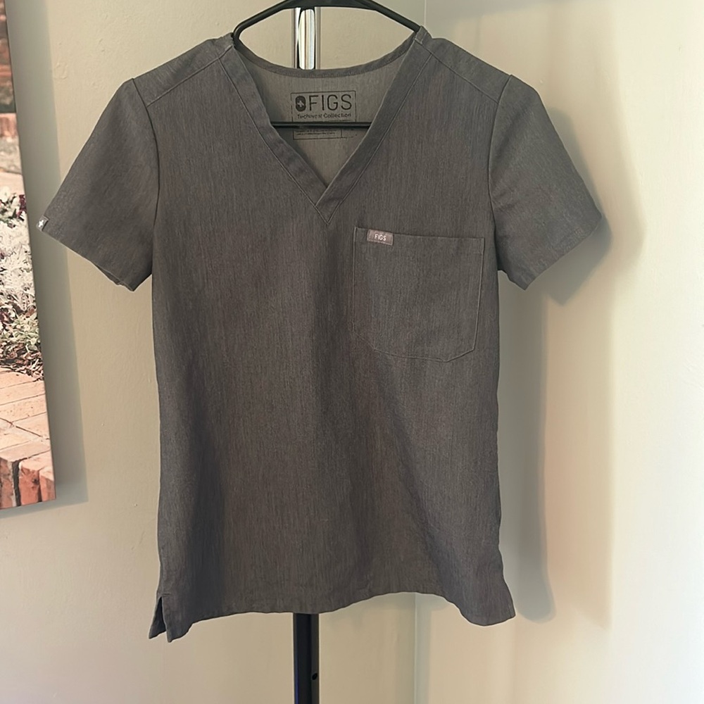 Figs scrub top